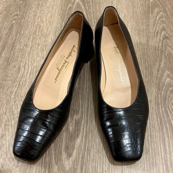 Salvatore Ferragamo Boutique Embossed Leather Block Heel Pumps Black 8B Vintage